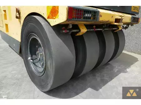 Válce s gumovými koly 2011 BOMAG BW25RH (13)