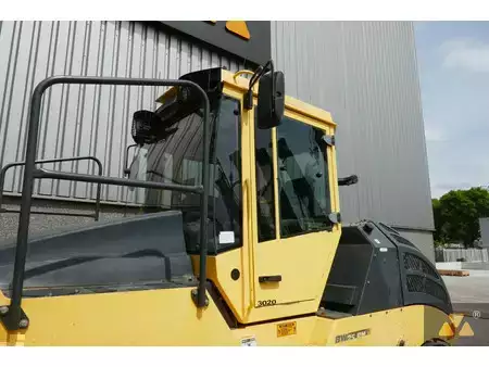 Válce s gumovými koly 2011 BOMAG BW25RH (8)