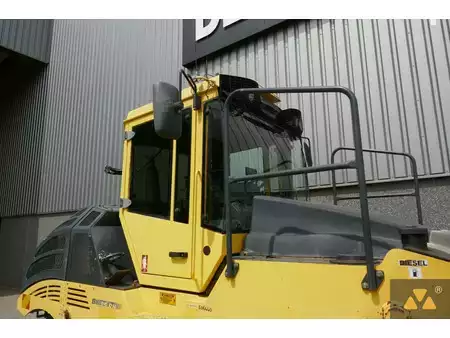Válce s gumovými koly 2011 BOMAG BW25RH (9)