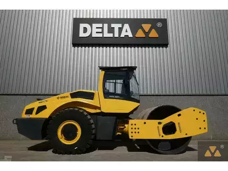 Walce  2025 BOMAG BW226-5CL (2)