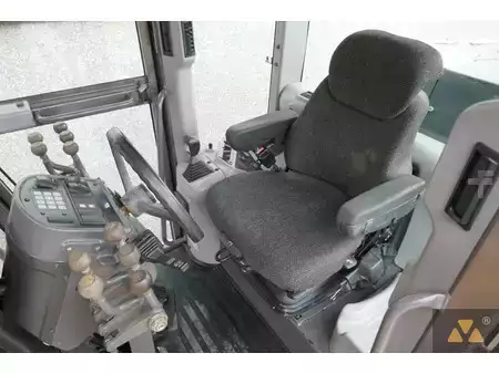 Równiarki 2013 Volvo G930B (7)