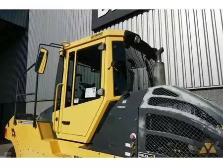 Walce ogumione 2012 BOMAG BW25RH (12)