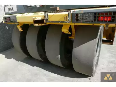 Walce ogumione 2012 BOMAG BW25RH (14)