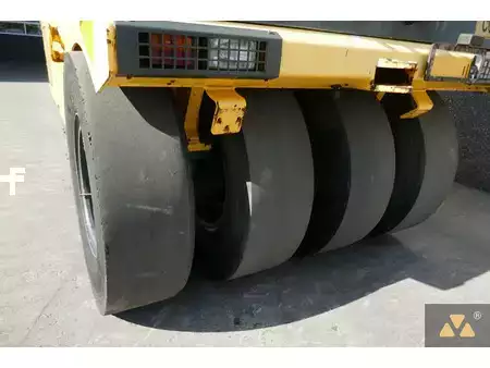 Walce ogumione 2012 BOMAG BW25RH (16)