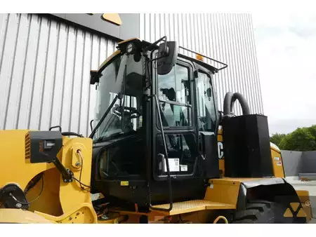 Kolové nakladače 2023 Caterpillar 930M (13)