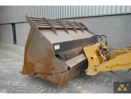 Kolové nakladače 2023 Caterpillar 930M (18)