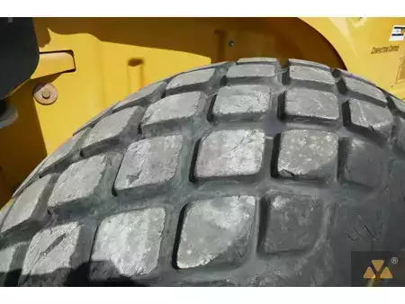 Egyhengeres henger 2018 Caterpillar CS76B (23)