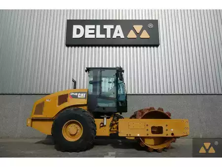 Single drum compactors 2018 Caterpillar CP54B (2)