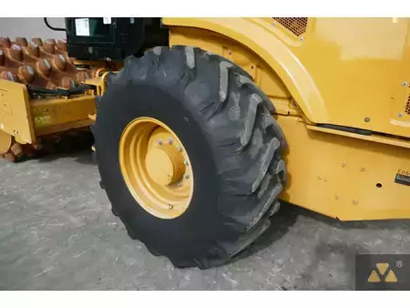 Single drum compactors 2018 Caterpillar CP54B (28)