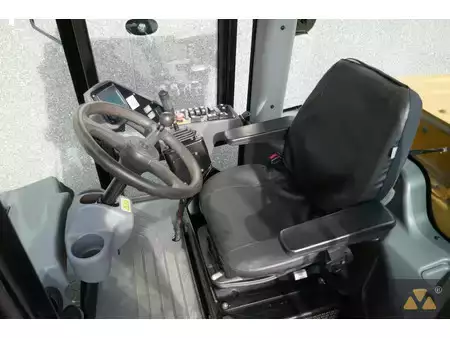 Single drum compactors 2018 Caterpillar CP54B (7)