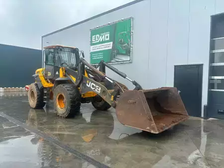 Wielladers 2011 JCB WHEELED LOADING SHOVEL (2)