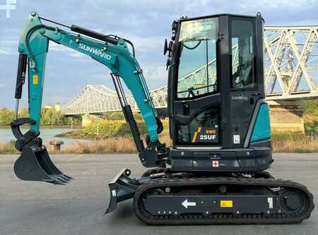 Mini kotrógép 2024 Sunward SWE25UF (1)