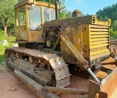 Muut 0 Traktor T 130 (1)