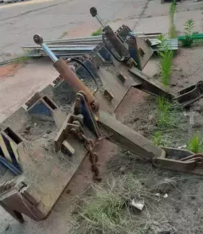 Muut 0 Traktor T 130 (3)