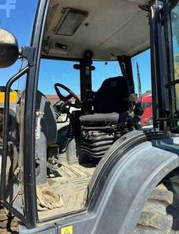 Rigid Backhoe Loader 2016 Terex TLB 890 (5)