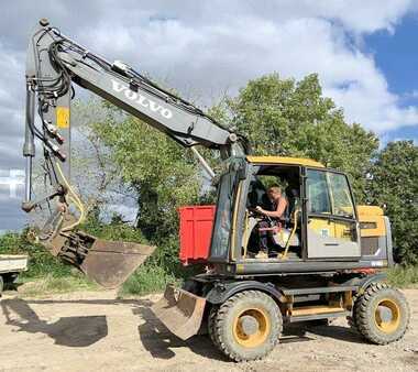 Mobil grävmaskin 2014 Volvo EW 140 D (4)