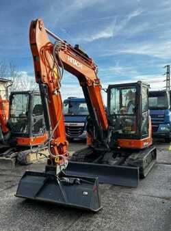 Mini excavadoras 2022 Hitachi ZX65 USB-6 CLR (2)