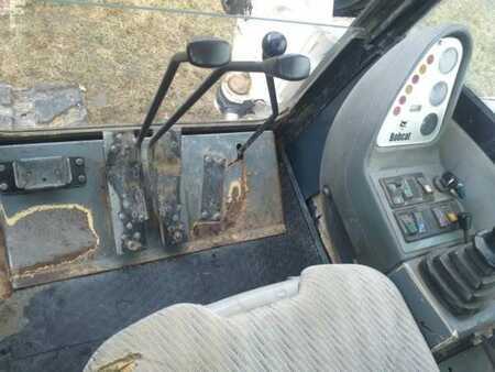 Lánctalpas kotrógép 2005 Bobcat 444 (18)