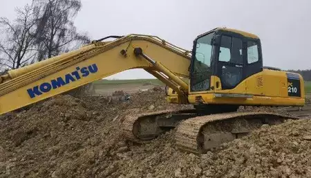 Escavadora de rastos 2005 Komatsu PC 210 LC (1)