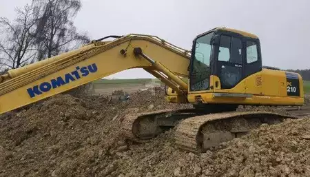 Escavadora de rastos 2005 Komatsu PC 210 LC (2)