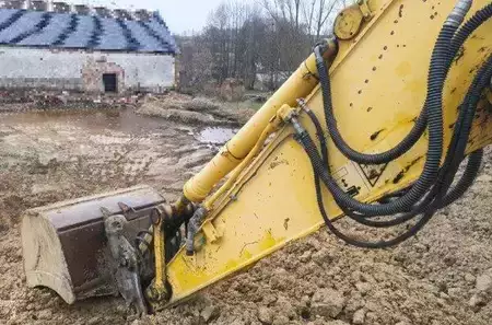 Escavadora de rastos 2005 Komatsu PC 210 LC (5)