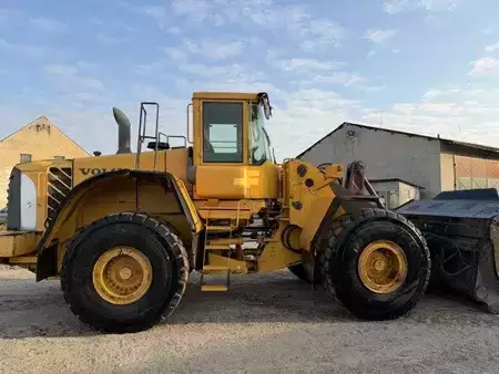 Kolové nakladače 2005 Volvo L150E (1)