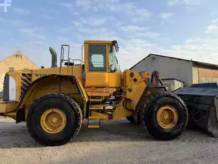Kolové nakladače 2005 Volvo L150E (2)