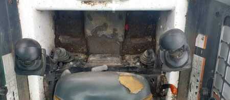 Kompaktní nakladače 2004 Bobcat S130 (9)