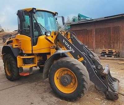 Kolové nakladače 2018 Volvo L45 H (2)