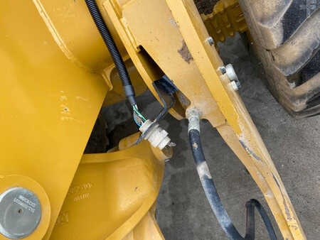 Cargadoras de ruedas 2022 Caterpillar 906 (12)