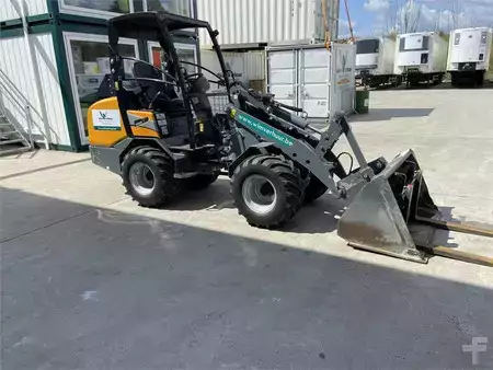 Pale Gommate 2022 Giant G2700 Xtra HD (6436) (3)