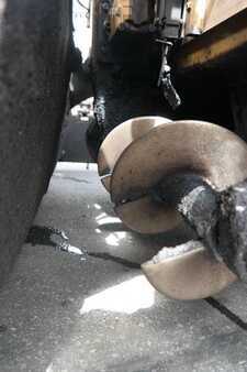 Kerékburkoló 2010 Caterpillar AP 300 (16)