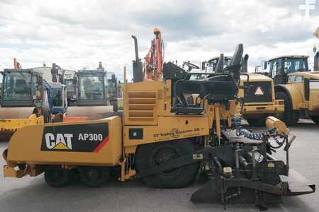 Kerékburkoló 2010 Caterpillar AP 300 (17)