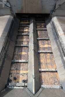 Kerékburkoló 2010 Caterpillar AP 300 (18)