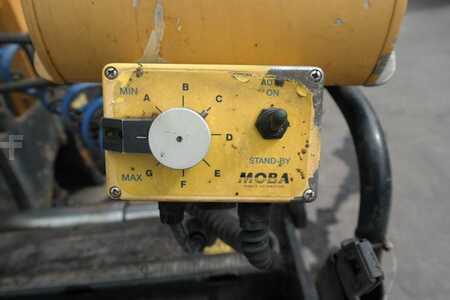 Kerékburkoló 2010 Caterpillar AP 300 (20)