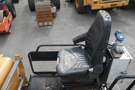 Kerékburkoló 2010 Caterpillar AP 300 (9)