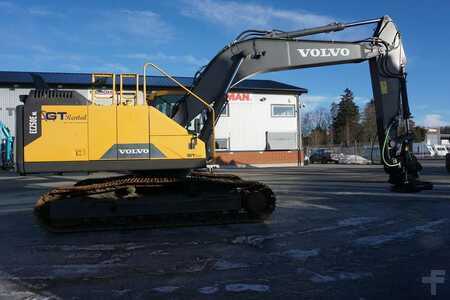Korečková rýpadla 2015 Volvo EC 250 E NL (1)