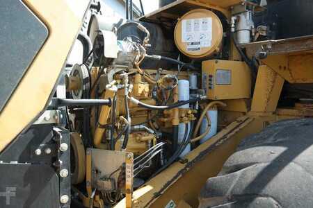 Kerekes rakodó 2002 Caterpillar 962G (12)