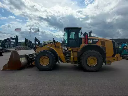Kolové nakladače 2016 Caterpillar 980M (1)