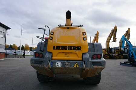 Liebherr L 586 XPower