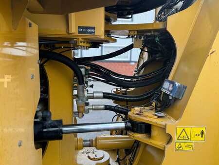 Kolové nakladače 2015 Caterpillar 980 M (12)