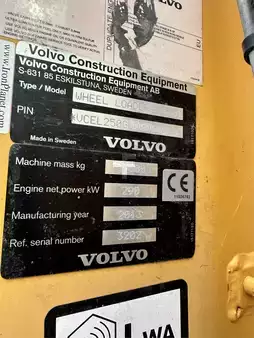 Ładowarki kołowe 2013 Volvo L250G (3)