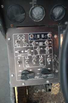 Kerékburkoló 2003 Dynapack F121 4WD (11)