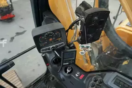 Korečková rýpadla 2015 Hyundai R260LC-9A (15)