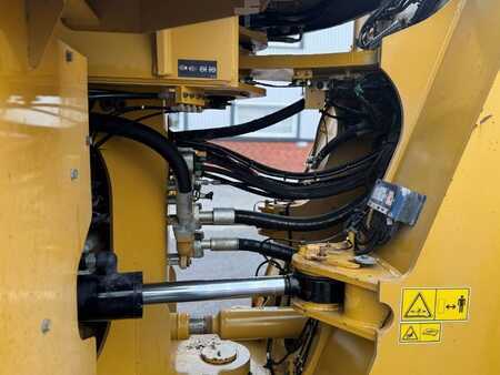 Chargeuse sur pneus 2015 Caterpillar 980 M (14)