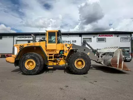 Radlader 2003 Volvo L220E (1)