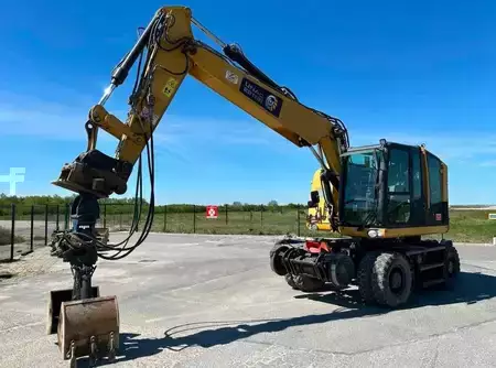 Escavadora de duas vias 2015 Caterpillar M315F ROAD-RAIL UNAC 22 TRR (1)