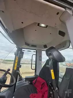 Kerekes rakodó 2021 Hitachi ZW 250-6 (12)