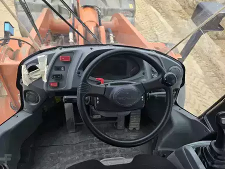 Kerekes rakodó 2021 Hitachi ZW 250-6 (13)