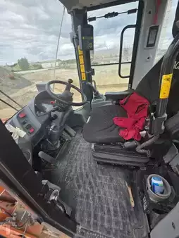 Kerekes rakodó 2021 Hitachi ZW 250-6 (14)